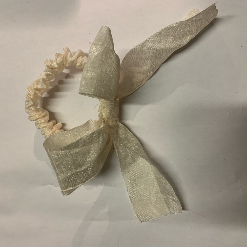 Bow Scrunchie - Picture 2 of 3